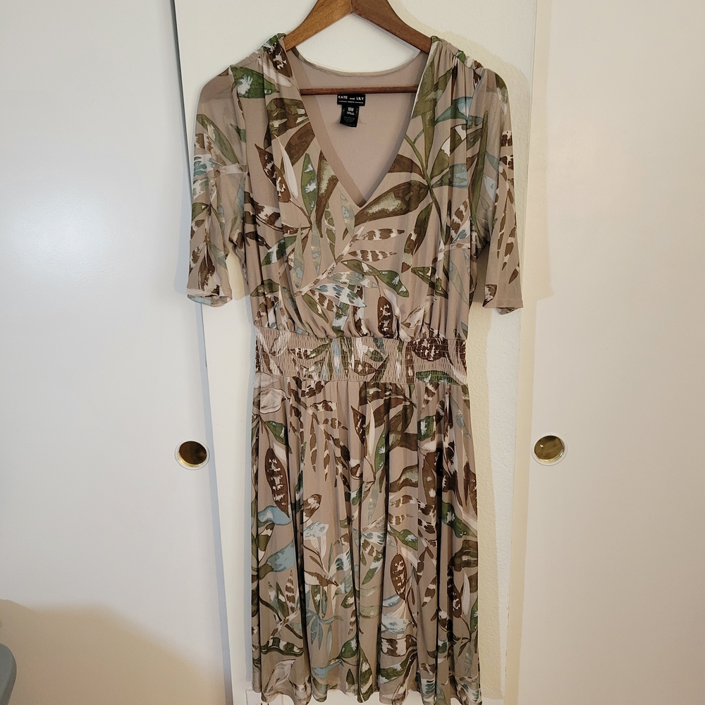 Kate & Lily Leaf Print Smocked Waist  V-Neck Midi  Dress